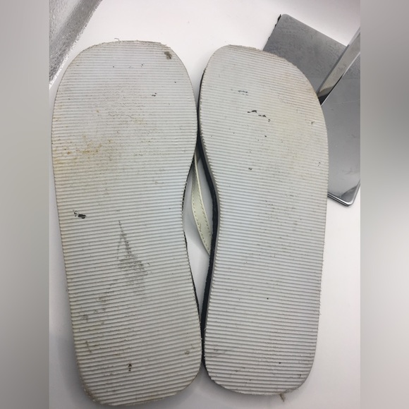 Anne Klein Flip Flops - Picture 4 of 8